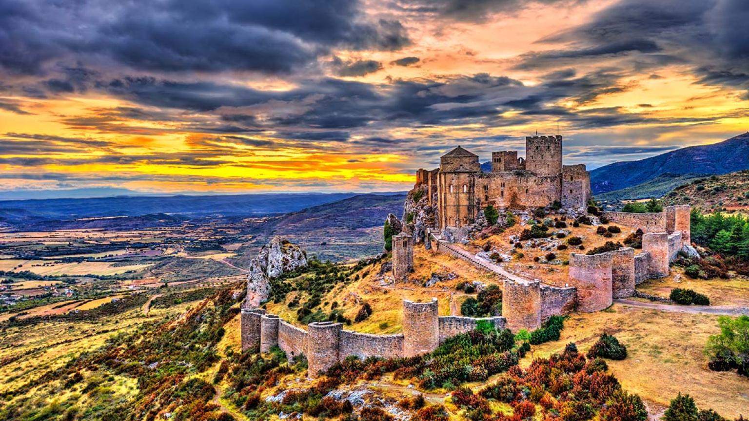 El castillo de Loarre al atardecer, Aragón.