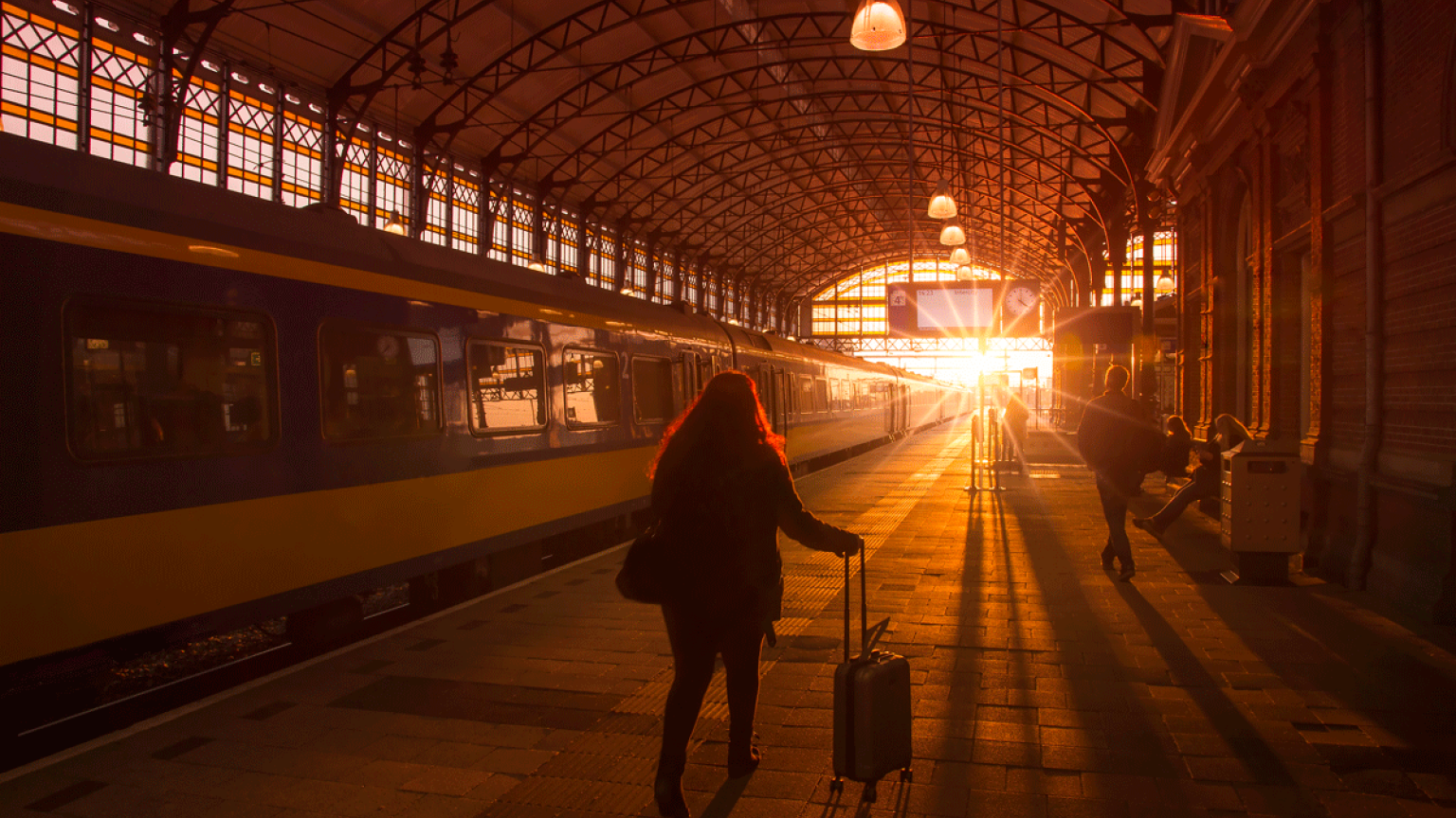 Cogiendo el tren al atardecer. 