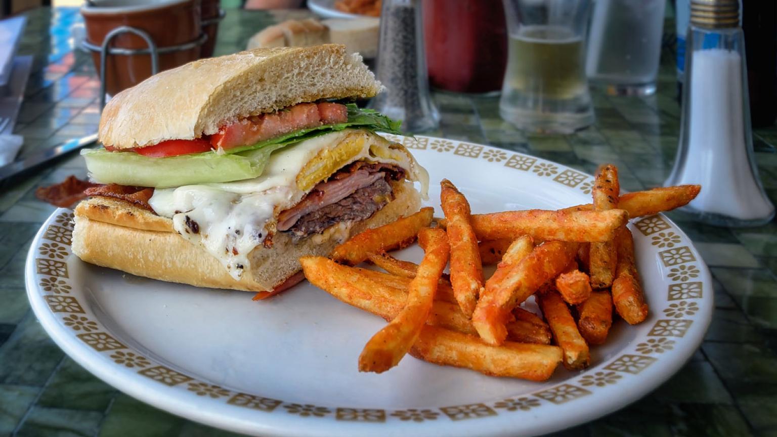 'Chivito', plato tradicional de Uruguay.