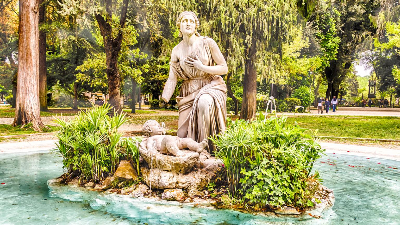 Fuente clásica en el parque de Villa Borghese ©bwzenith/Getty Images