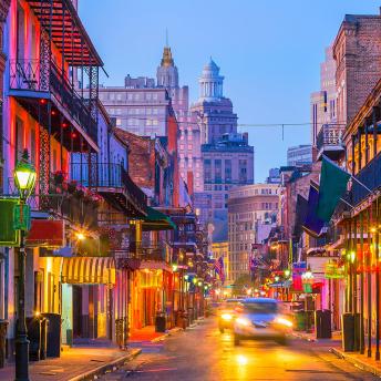 Barrio francés de noche, Nueva Orleans, costa este de EEUU