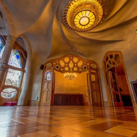 Salón de la Casa Batlló, de Gaudí, ejemplo de Modernismo en Barcelona, Cataluña, España