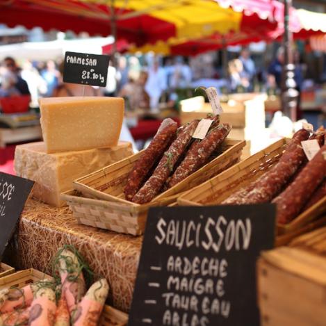 Mercado provenzal en Apt, Provenza, Francia