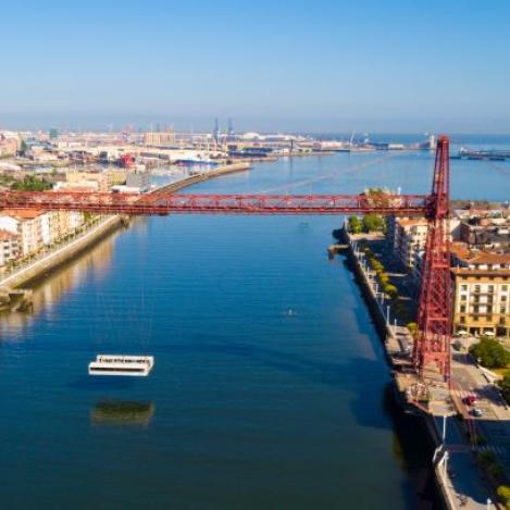 Vista panorámica del puente colgante de Portugalete, Vizcaya 