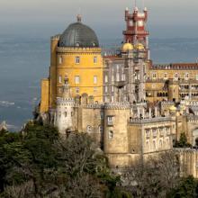 Palacio da Pena desde el Castelo dos Mouros, Sintra, Portugal