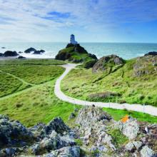 El faro de Llanddwyn Island, en Anglesey, norte de Gales