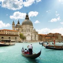 Gran Canal y la basílica de Santa Maria della Salute, Venecia, Italia