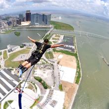 'Puenting' en la Macau Tower, Macao, China