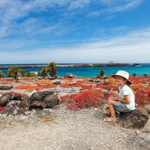 Niños en las islas Galápagos, Ecuador. Viaje sostenible Lonely Planet