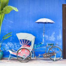 Un 'rickshaw' cerca de la Mansión Fatt Tze o Mansión Azul, George Town, Malasia