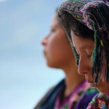 Mujeres en el lago Atitlán, Guatemala