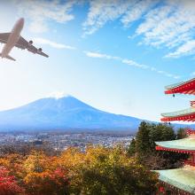 Avión y el monte Fuji, Fujiyoshida, Japón