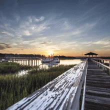 Muelles de madera en las marismas de Savannah.