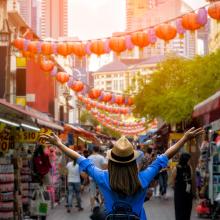 Una turista en Chinatown, en el centro de Singapur