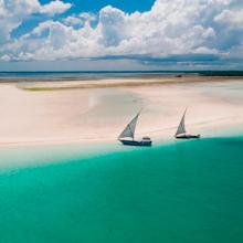 Playa de arena blanca de la isla de Pemba, Zanzíbar