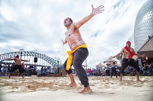 Baile tradicional indígenas. © PomInOz / Shutterstock