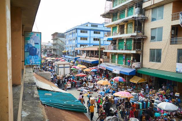 Mercado en Acra. © Shutterstock / Danilo Marocchi