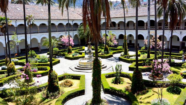 Claustro del Monasterio de San Francisco  © John Solaro