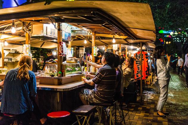 Yatai por la noche en Fukuoka. ©pang_oasis/Shutterstock