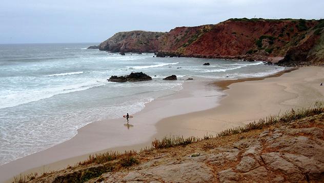 Praia da Arrifana © MarkYourWaves Surf - www.flickr.com/photos/90136937@N04/8364566110