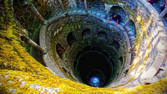 Pozo de la Quinta da Regaleira © Raúl A.-www.flickr.com/photos/torrelodones/21319642915