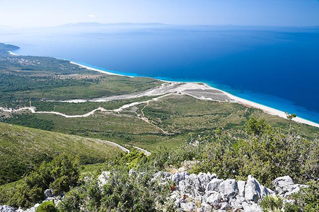 Vistas espectaculares desde el Parque Nacional de Llogaraja, Albania