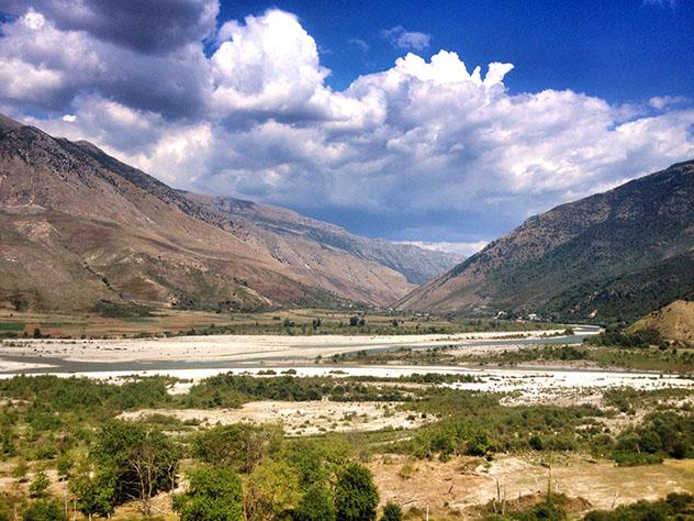 Albania: paisaje de Tepelenë, ruta cultural e histórica por tierras albanesas