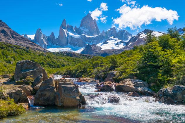 Un insuperable paisaje de lagos y montañas en Argentina © Nido Huebl / Shutterstock