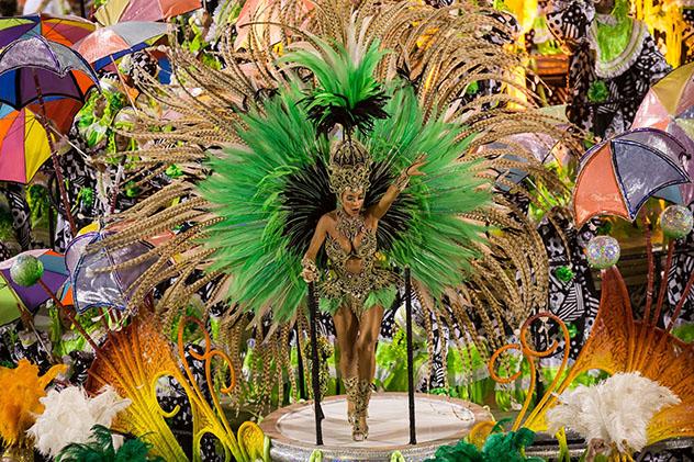 Sambódromo, carnaval de Río de Janeiro, Brasil © Celso Pupo / Shutterstock