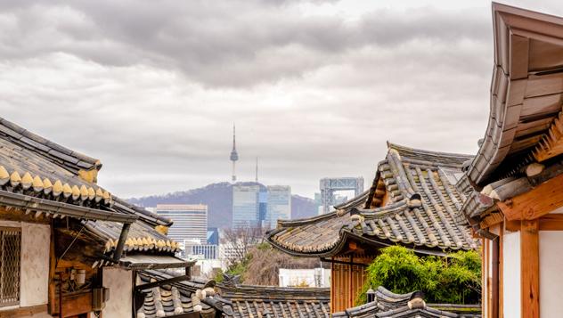 Lo tradicional y lo futurista convergen en Seúl, la capital de Corea del Sur © uschools / Getty Images