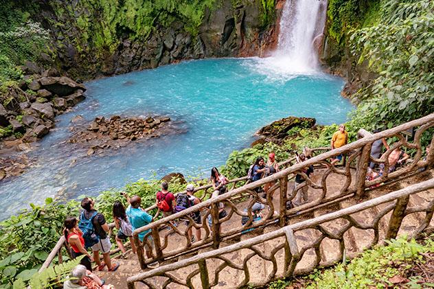 En familia en el Parque Nacional Volcán Tenorio, Costa Rica. Viaje sostenible Lonely Planet