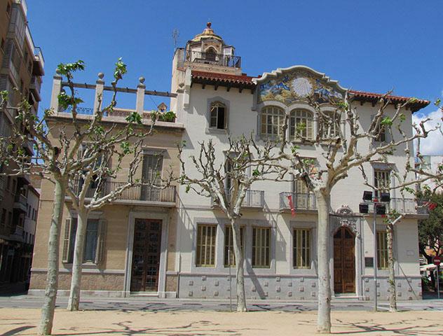 Casa Patxot de Sant Feliu de Guíxols, ruta por la Costa Brava, Cataluña por carretera