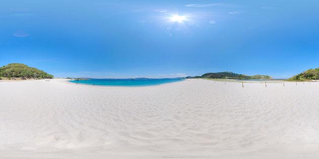 Ir a la playa más hermosa del mundo en las islas Cíes, Galicia, España