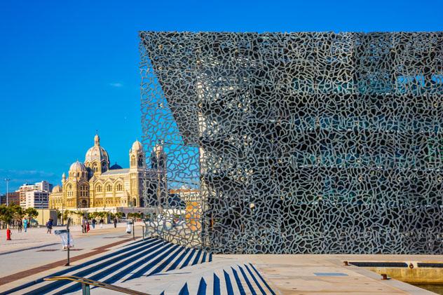 Marsella luce un maravilloso equilibro de lo antiguo y lo nuevo, Provenza, Francia © kavram / Shutterstock