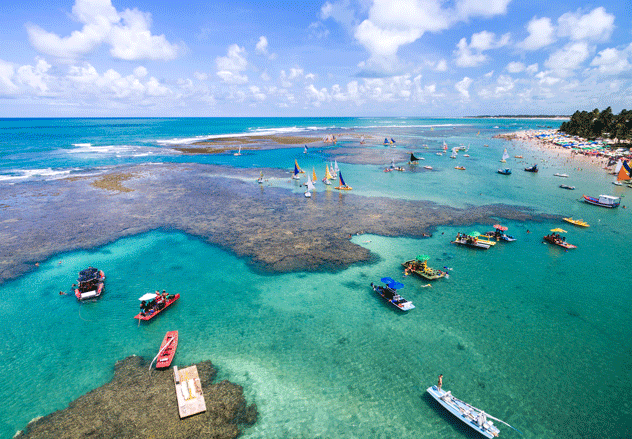 Disfruta de las piscinas naturales de Porto de Galinhas en Pernambuco, Brasil. © filipefrazao / Getty