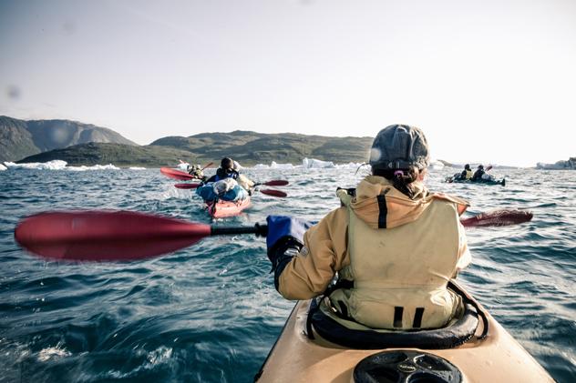 Explorando Groenlandia en kayak. ©Katja Kircher/Getty Images