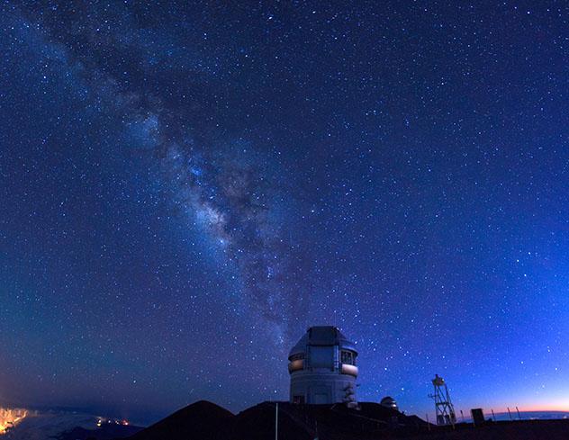 Cielo oscuro: observatorio de Mauna Kea, Hawái