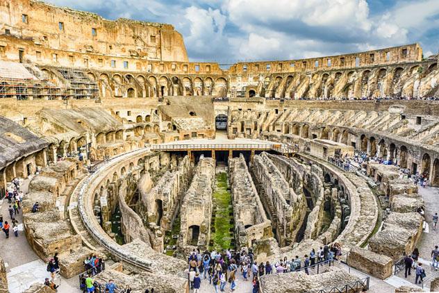 El Coliseo de Roma ayuda a atraer a más de 14 millones de turistas cada año a esta ciudad rebosante de cultura, Italia © Marco Rubino / Shutterstock