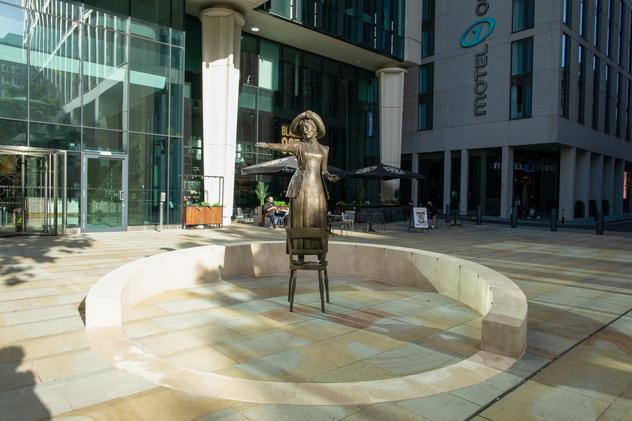 Estatua de Emmeline Pankhurst. © Christina Nwabugo/Lonely Planet