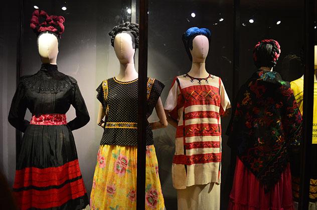 Vesturario de Frida Kahlo en el Museo Frida Kahlo, Ciudad de México, México ©  Juan Esteban Barco / Shutterstock