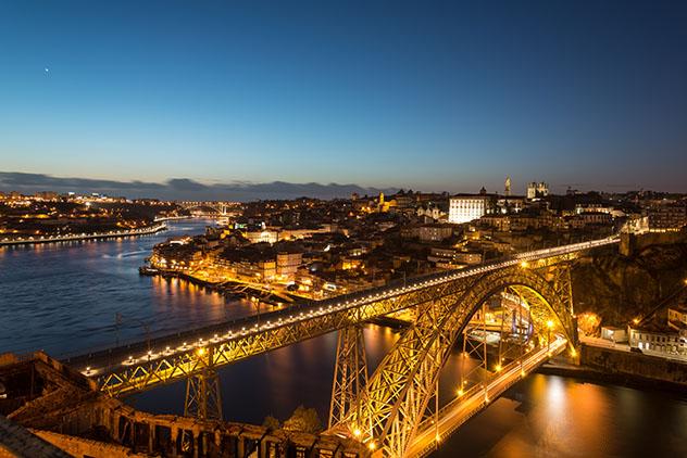 Vistas desde el Miradouro da Serra do Pilar, Oporto, Portugal © anahtiris / Shutterstock