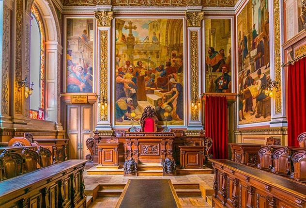 Palácio da Bolsa, Oporto, Portugal © trabantos / Shutterstock