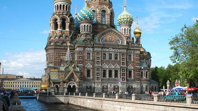 Iglesia del Salvador a orillas del canal Griboyédova, San Petersburgo (Rusia)