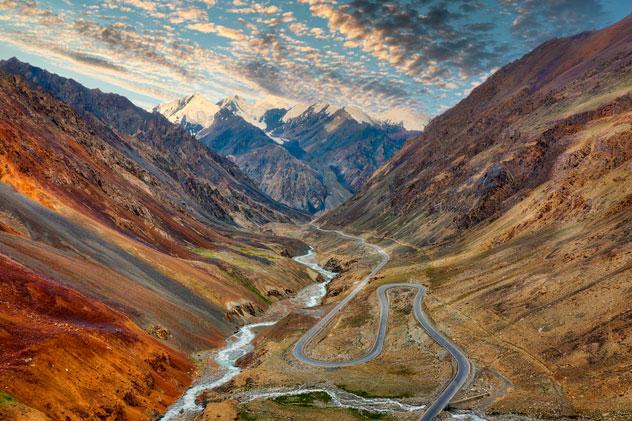 Carretera del Karakórum. © Lukas Bischoff Photograph/Shutterstock