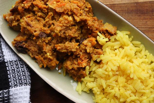 Bobotie con arroz. © AdrianP09/Shutterstock