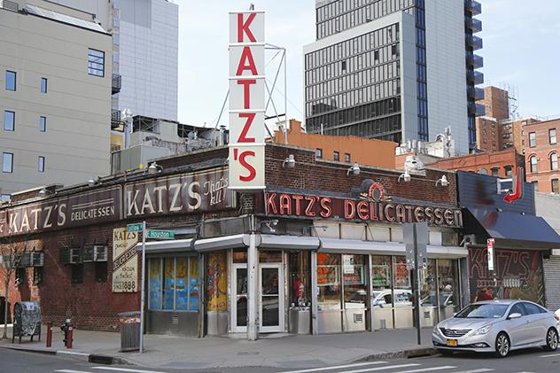 ​​​​​​​Katz Delicatessen © Leonard Zhukovsky / Shutterstock