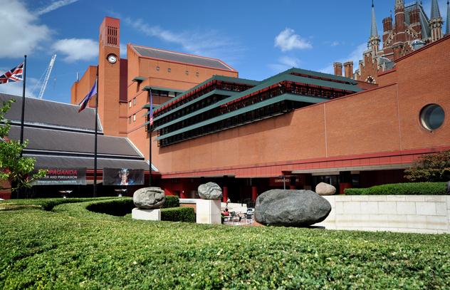 El enorme y creciente fondo de la British Library incluye copias raras de libros y manuscritos como la Shakespeare First Folio © Ron Ellis / Shutterstock