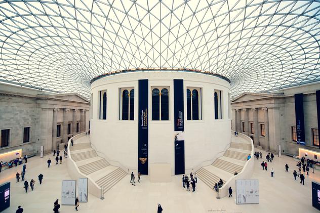 Los días de lluvia son propicios para visitar los espléndidos museos de Londres © Songquan Deng / Shutterstock