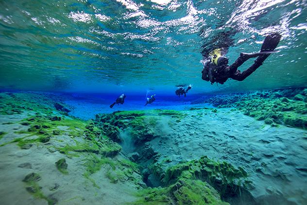 Buceo en la fisura de Silfra © nudiblue / Shutterstock.