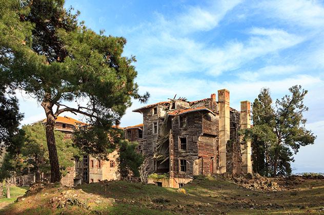 El orfanato de madera de Büyükada, Estambul